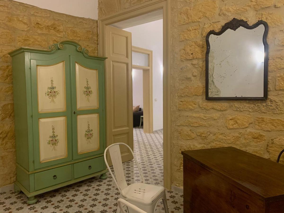 Charme In Centro - Tourist Rental อากริเจนโต ภายนอก รูปภาพ