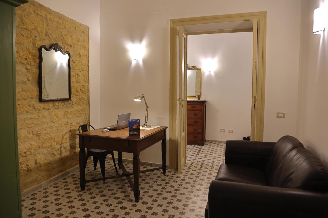 Charme In Centro - Tourist Rental อากริเจนโต ภายนอก รูปภาพ