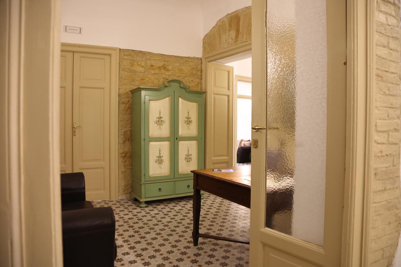Charme In Centro - Tourist Rental อากริเจนโต ภายนอก รูปภาพ